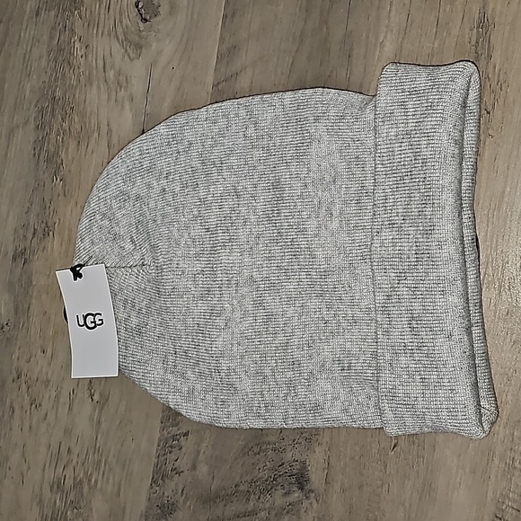 UGG Cuff Beanie - Picture 3 of 5